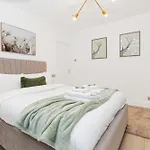 Classy 2Br Btw Wimbledon & Streatham, 10 Min Tube