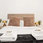 Classy 2Br Btw Wimbledon & Streatham, 10 Min Tube