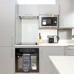 Classy 2Br Btw Wimbledon & Streatham, 10 Min Tube