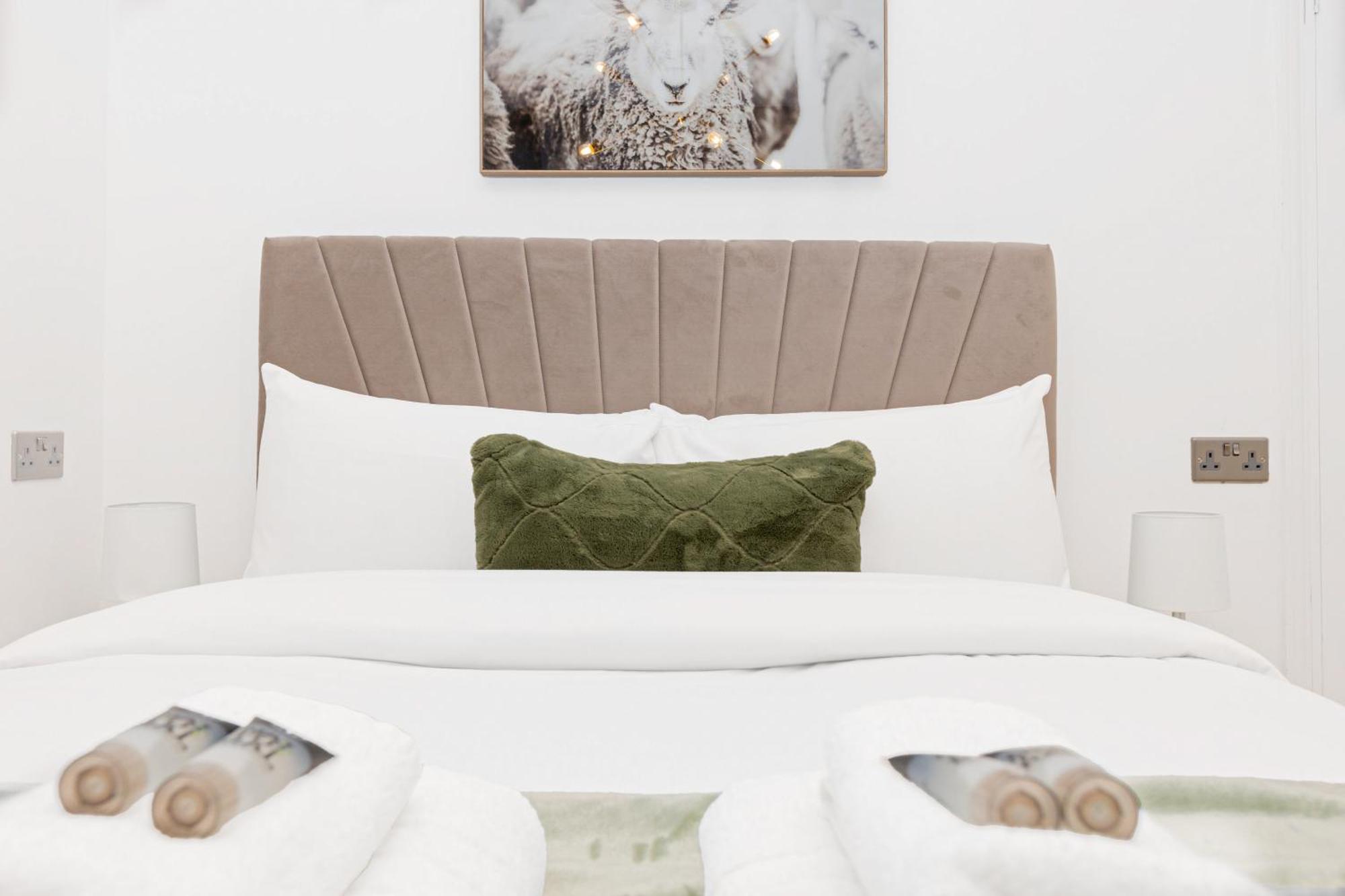 Classy 2br Btw Wimbledon & Streatham, 10 Min Tube