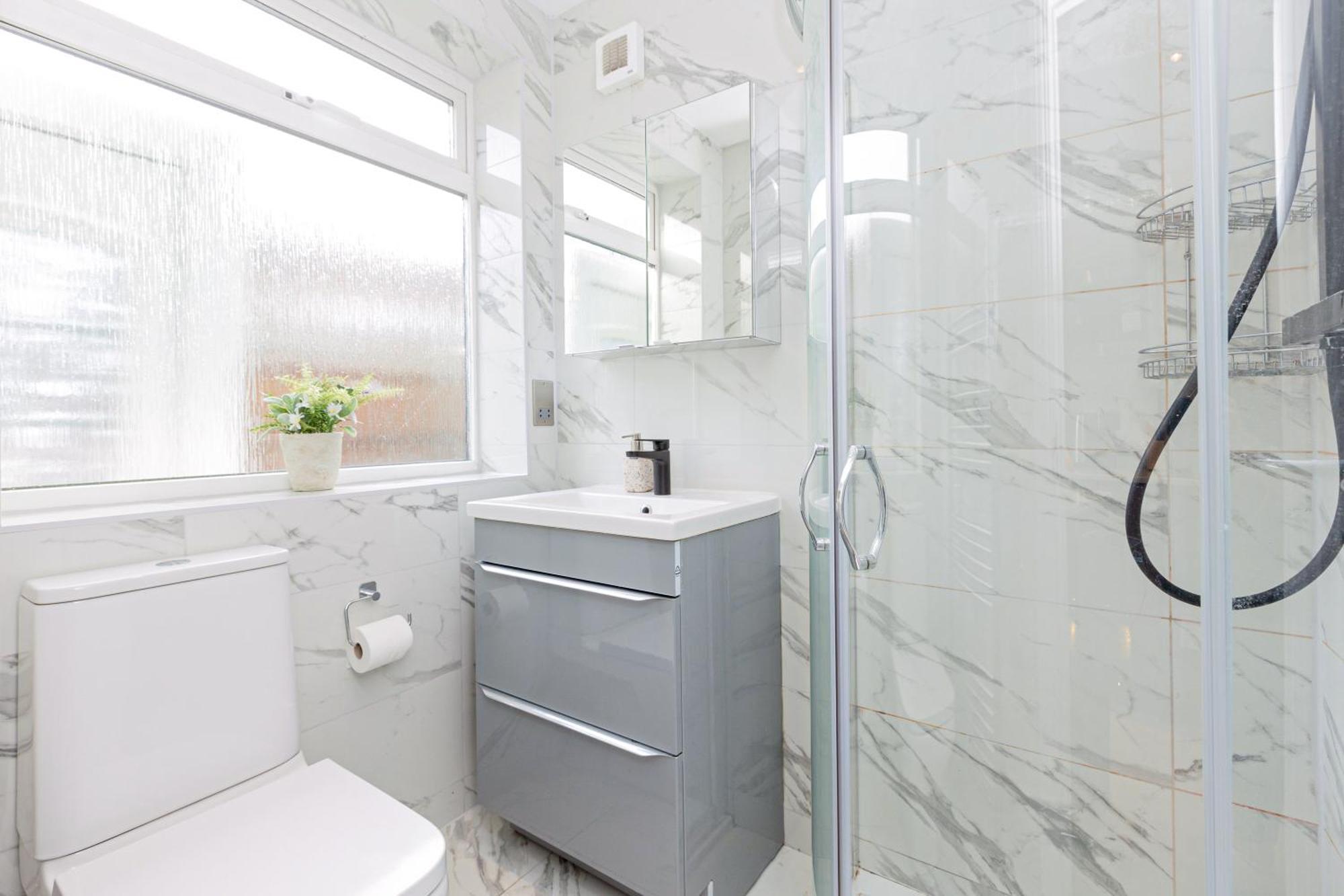 Classy 2br Btw Wimbledon & Streatham, 10 Min Tube Londra