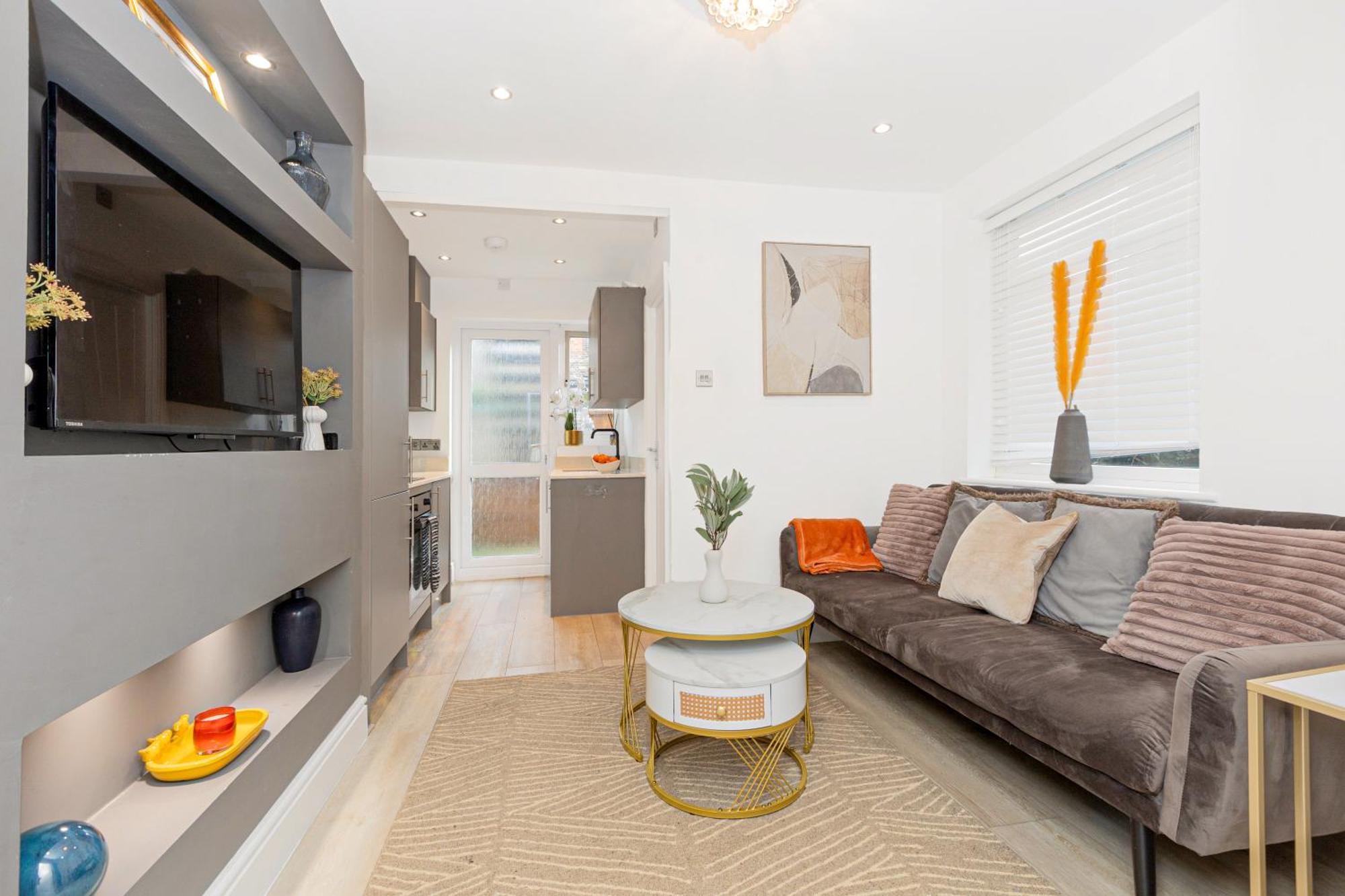 Classy 2br Btw Wimbledon & Streatham, 10 Min Tube